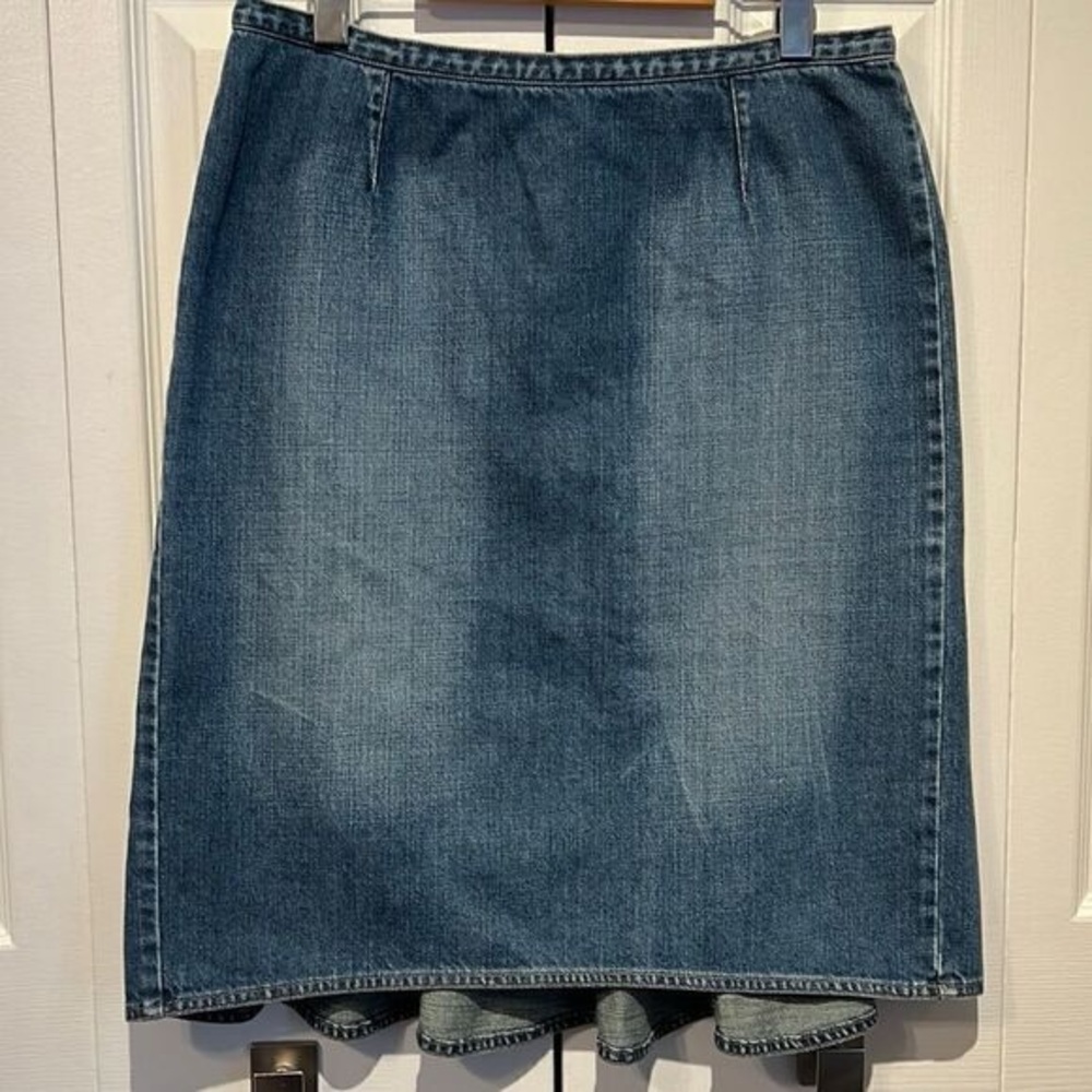 Liz Claiborne Blue Denim Skirt Size 10  see measurements